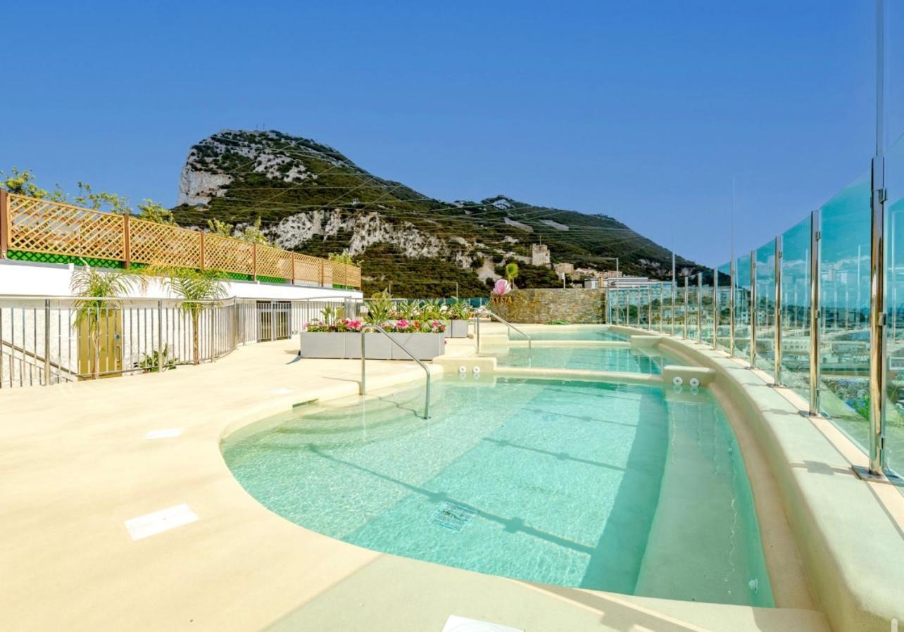 Modern Central 1 Bedroom Apartment With Rooftop Spa Gibraltar Exterior photo